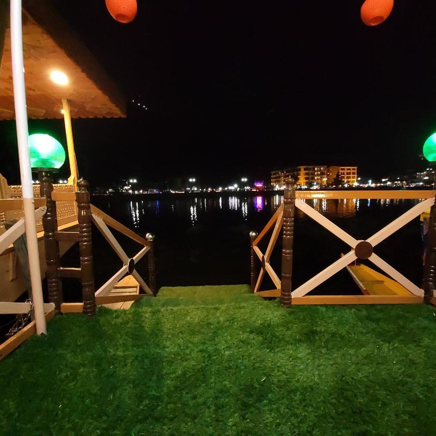 Tashkand Houseboat Srīnagar Exterior foto