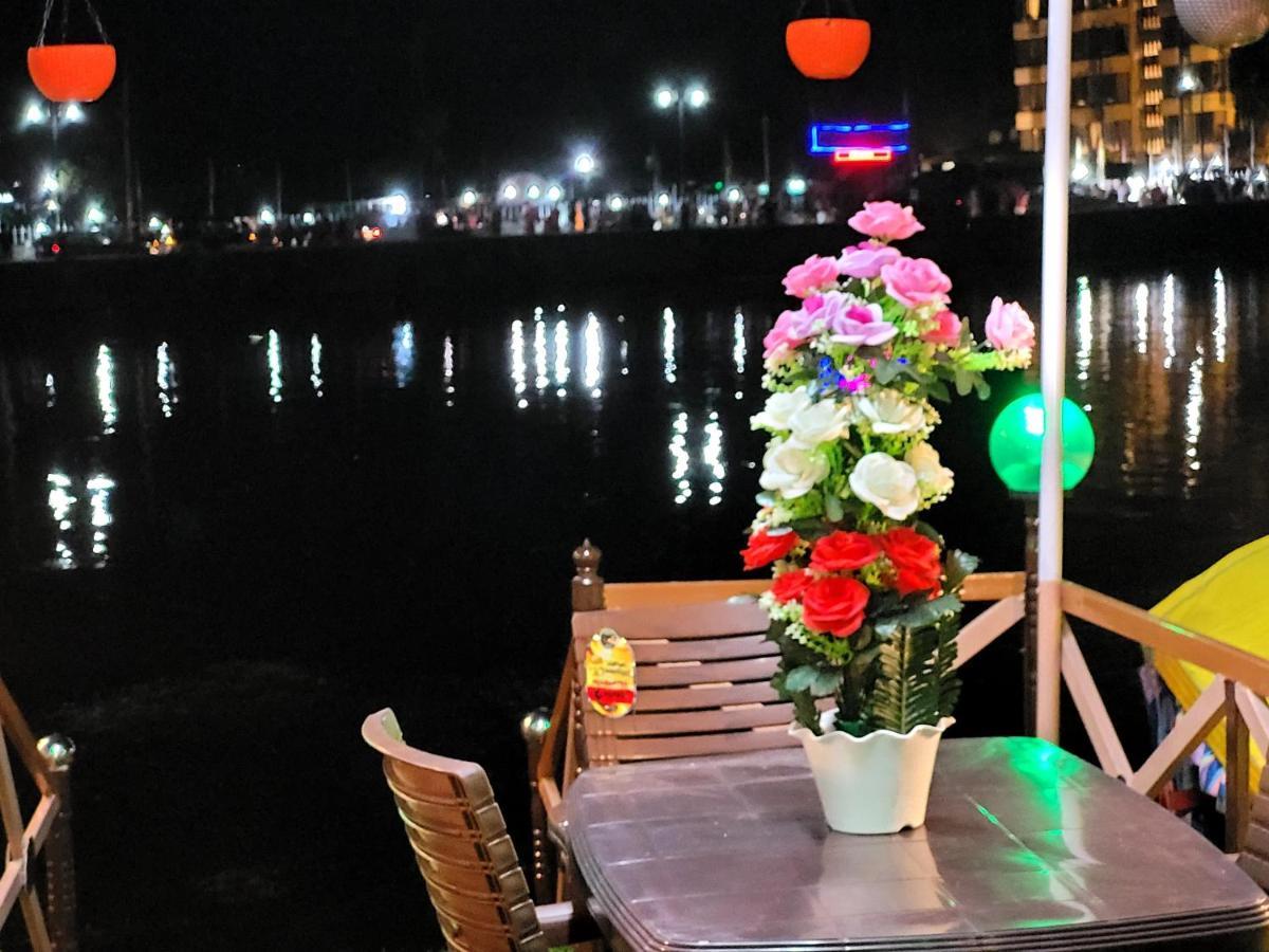 Tashkand Houseboat Srīnagar Exterior foto