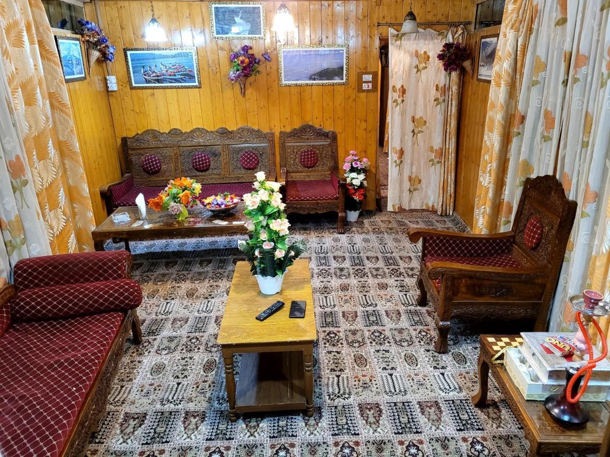 Tashkand Houseboat Srīnagar Exterior foto
