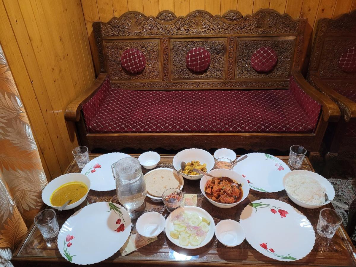 Tashkand Houseboat Srīnagar Exterior foto