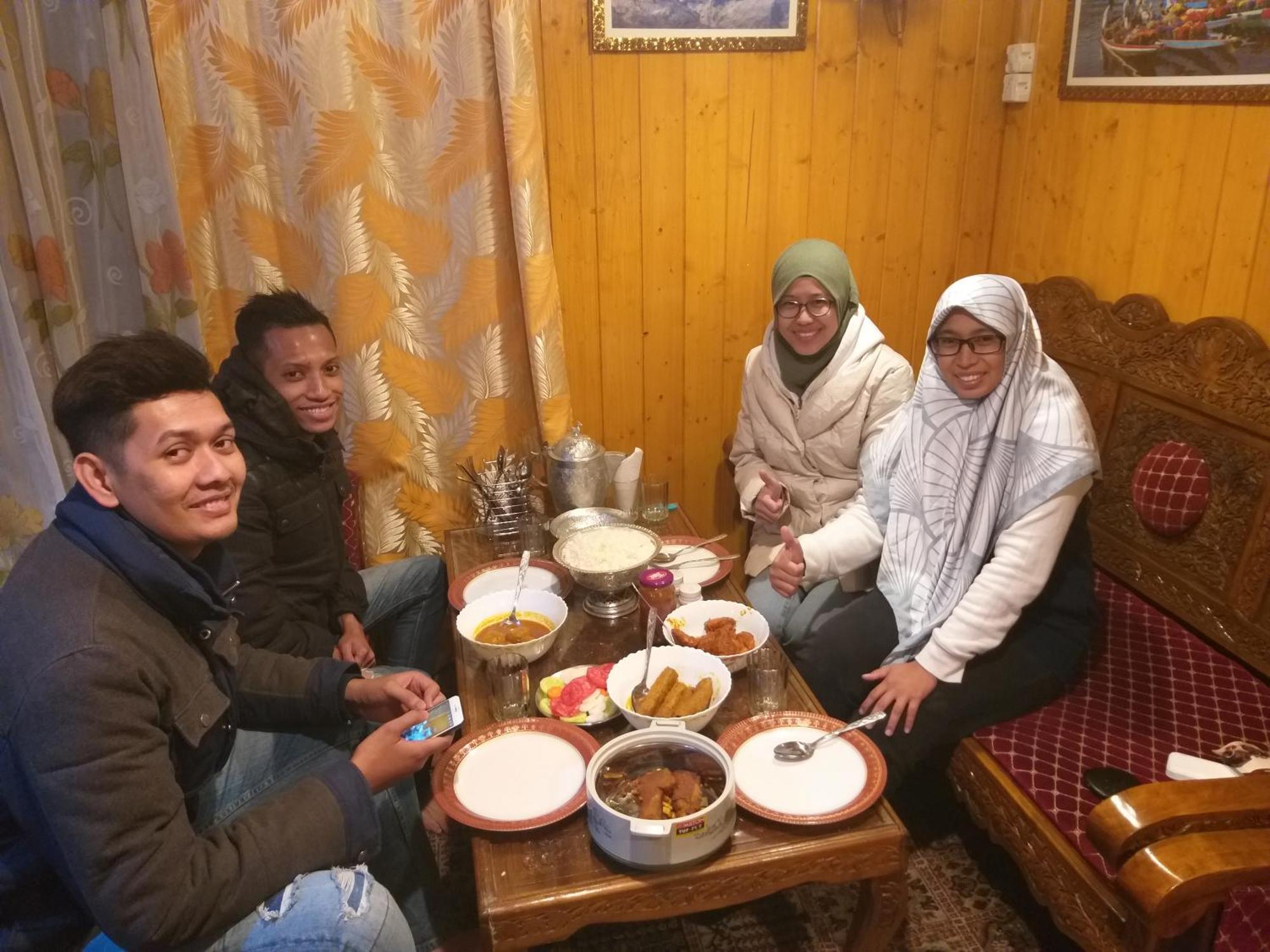 Tashkand Houseboat Srīnagar Exterior foto